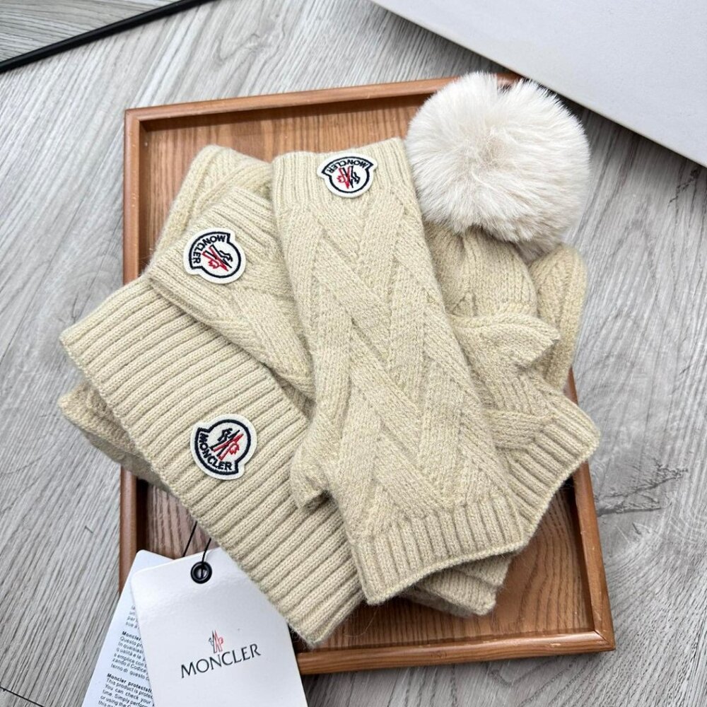Moncler [bib + pompom hat + gloves] three-piece set!